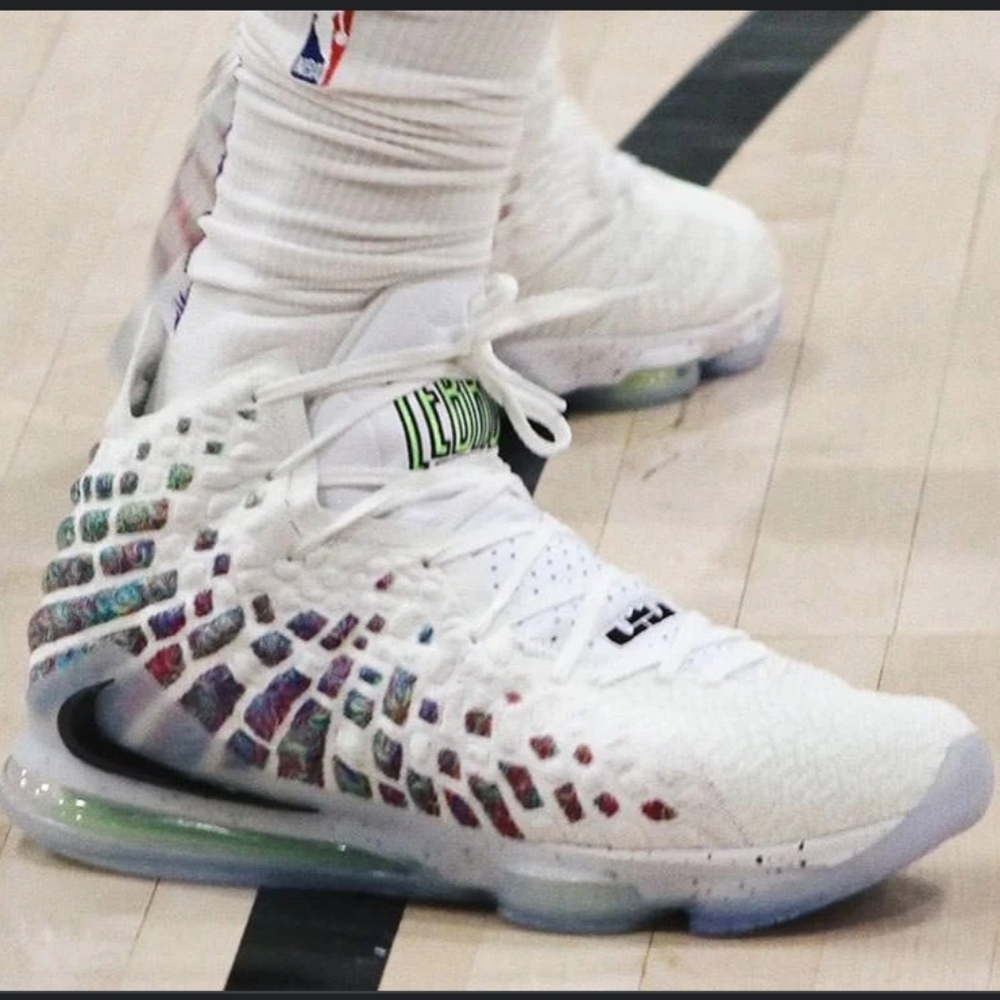 Nike LeBron 17 Nods to the Classic Command Force